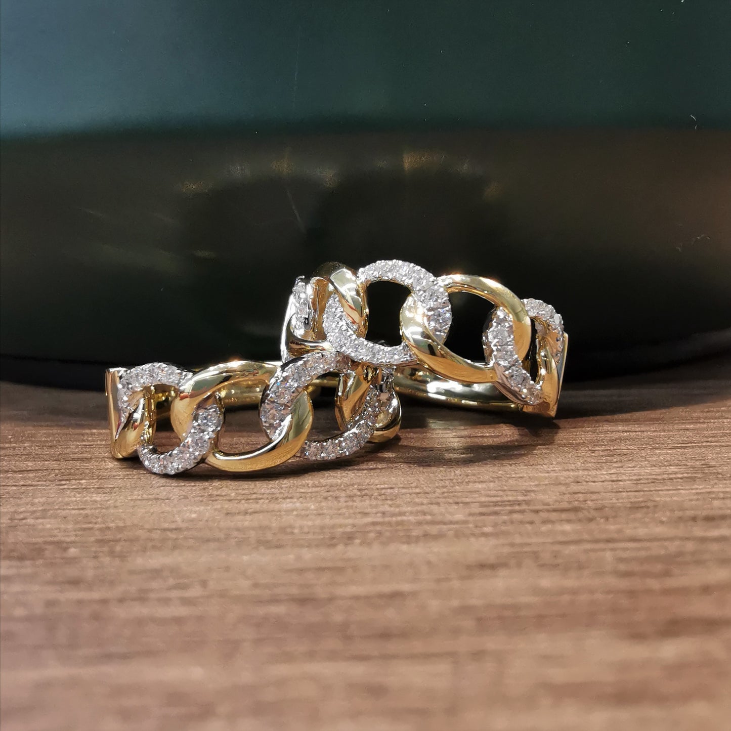 Chain Me Queen